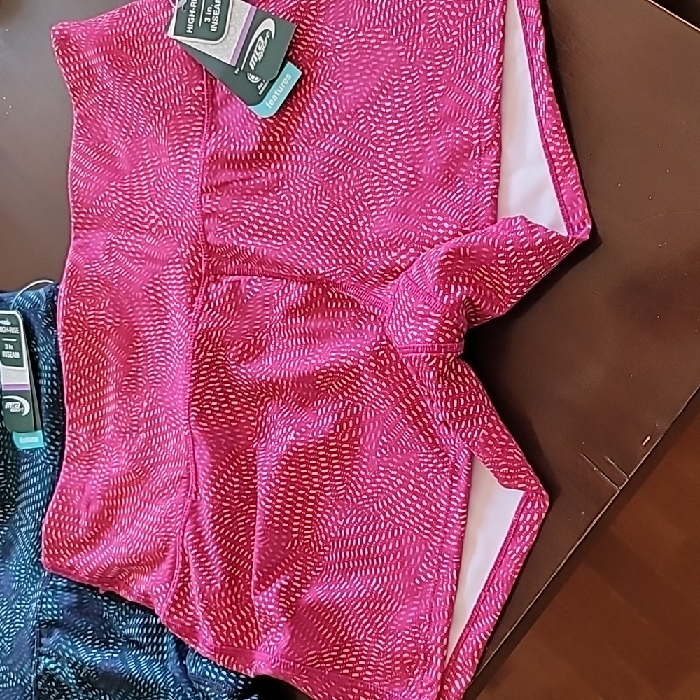 Woman's athletic shorts - Picture 3 of 4